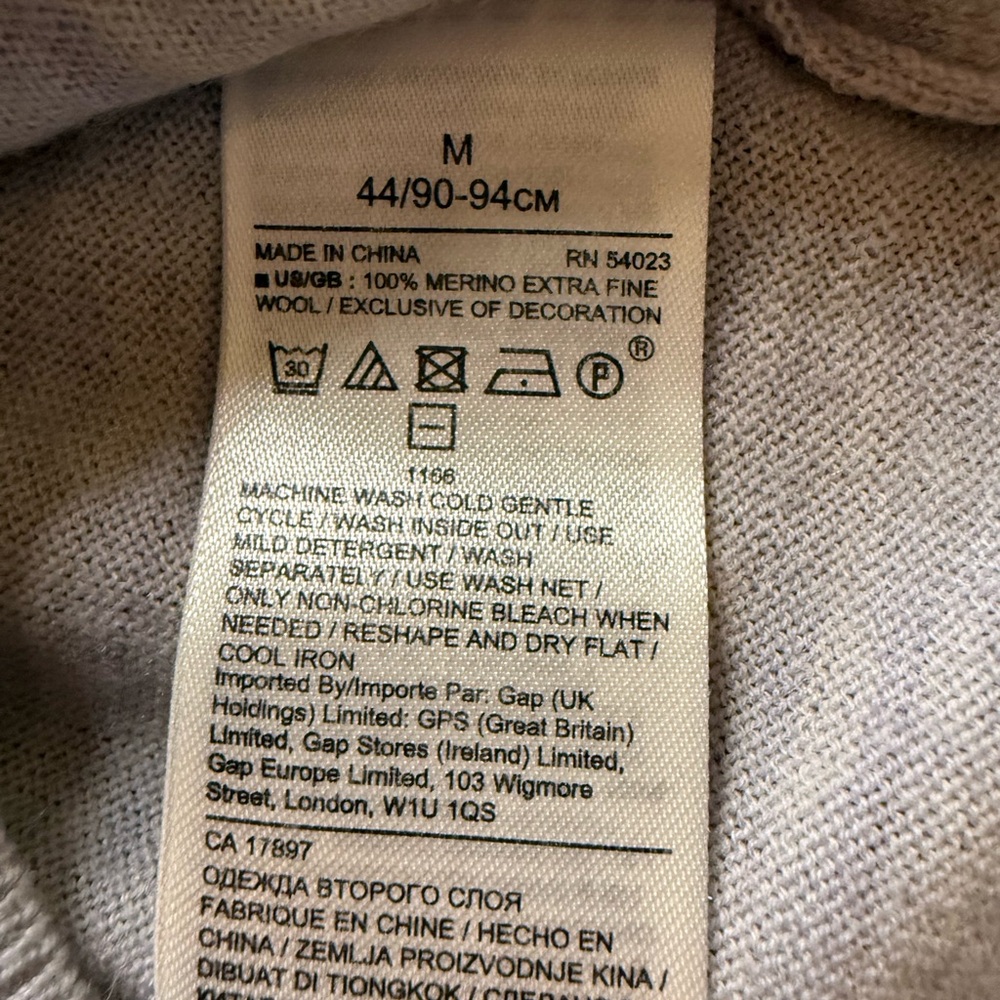 Banana Republic Light Blue 100% Merino Long Sleeve Top, Size M, Preppy - Picture 6 of 6